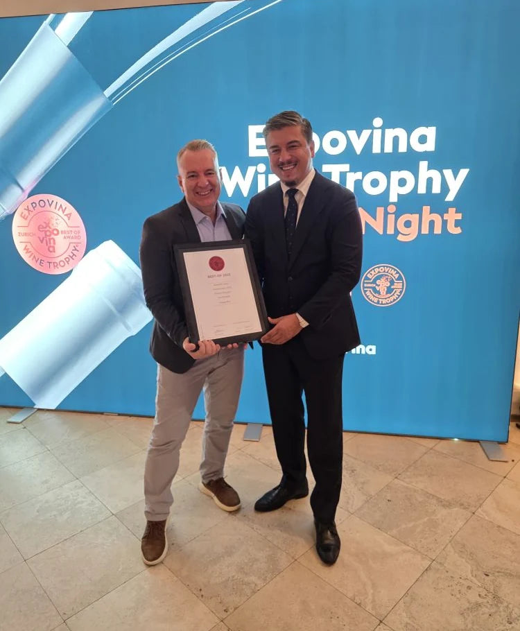 Die Geschäftspartner bei der Expovina Award Night 2025 mit der Best-of-Urkunde