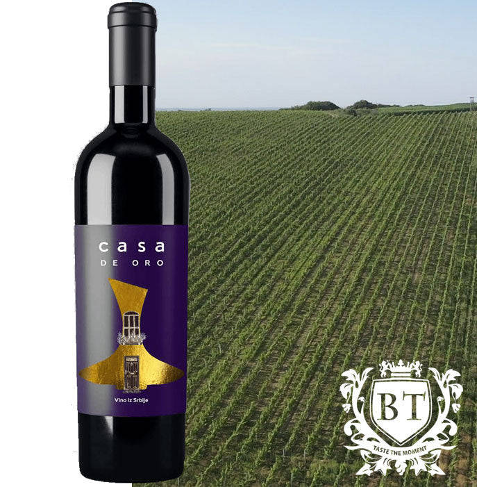 Rebberg und Casa-de-Oro-Flasche im Markenmotiv von BT Winery