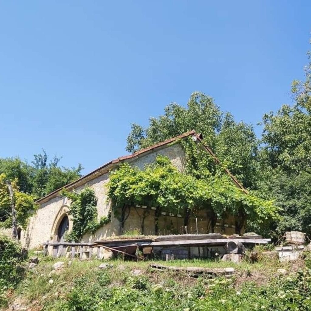 Historisches Kellergebäude des Vinski podrum Mirjana in Rogljevo